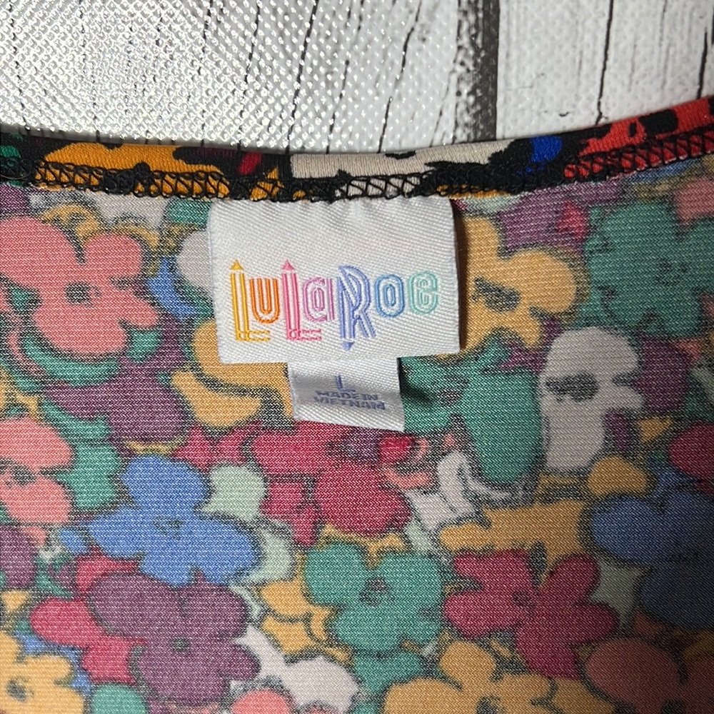 Lularoe floral high-low top size large - Picture 5 of 10